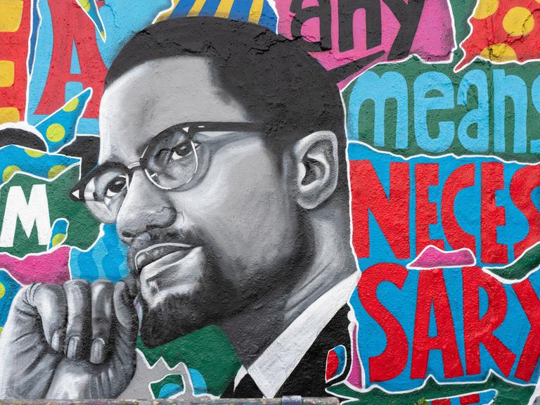 Ein Malcom X Graffiti im Mauerpark Berlin