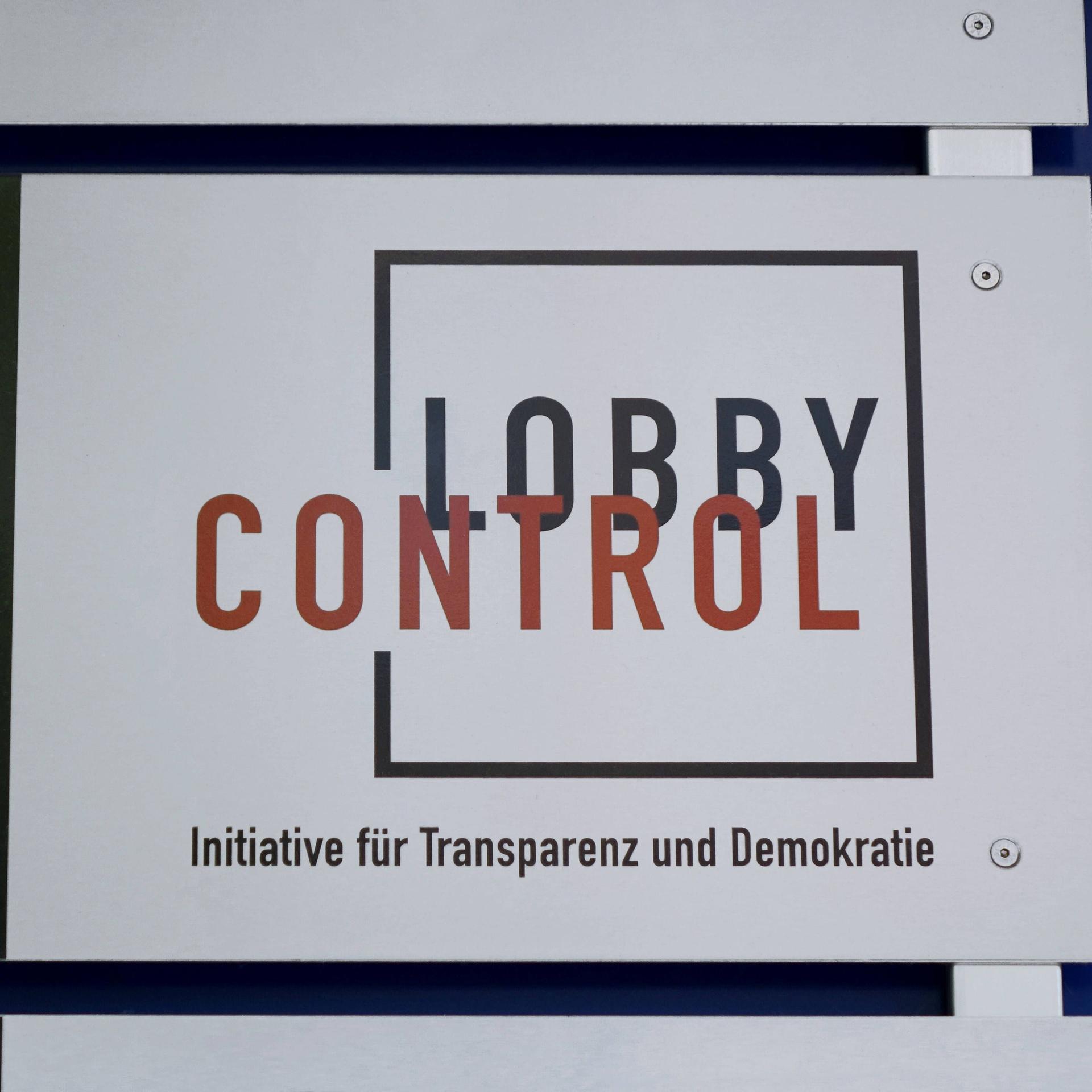 Nius und andere - Lobbycontrol fordert Maßnahmen gegen superreiche Finanziers rechter Hetzportale