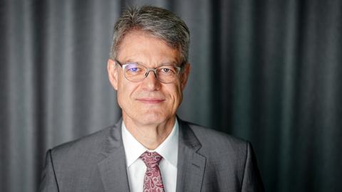 Porträt von Patrick Schnieder (CDU), Bundesminister für Verkehr.