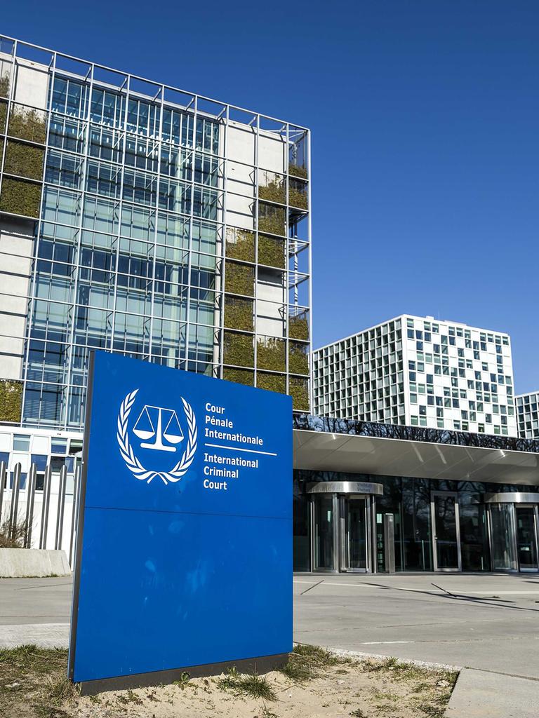 Die Gebäude des Internationalen Strafgerichtshof (IStGH) in Den Haag transportieren Transparenz mit ihren begrünten Glasfassaden. Die Gebäude des Internationalen Strafgerichtshof (IStGH) in Den Haag transportieren Transparenz mit ihren begrünten Glasfassaden.