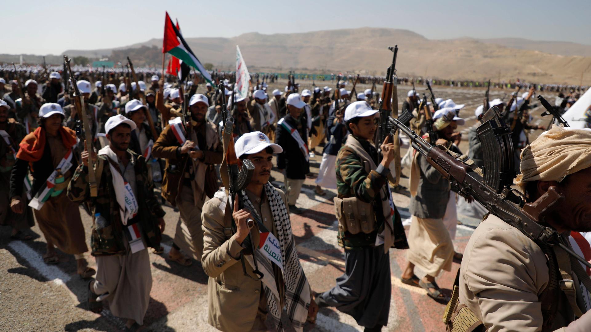 Eine Gruppe bewaffneter Huthi-Rebellen im Jemen.