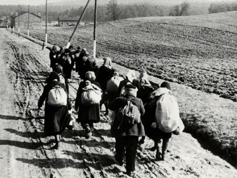 Flucht und Vertreibung 1945: Flüchtlinge in Südpommern.