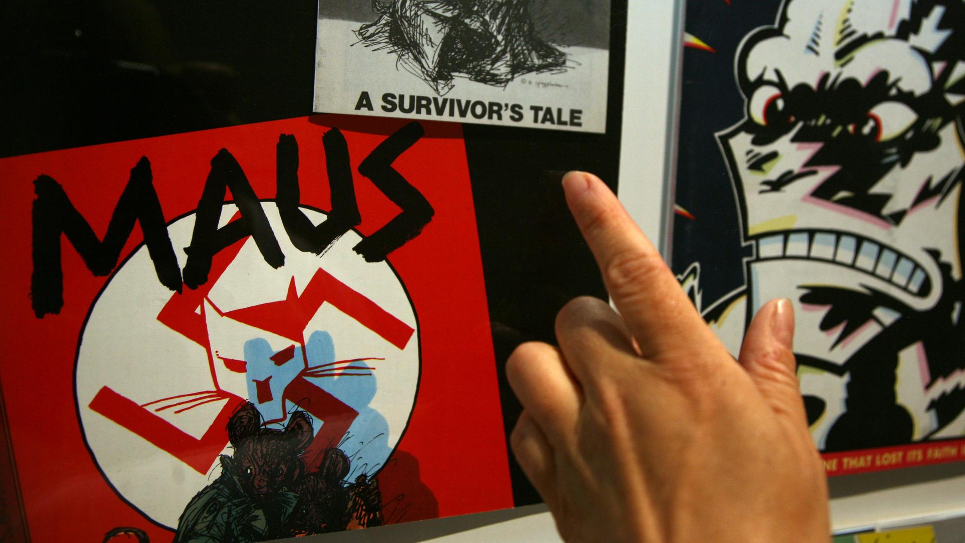 Ein Umschlag des Comic-Romans "Maus" von Art Spiegelman während einer Comic-Ausstellung.