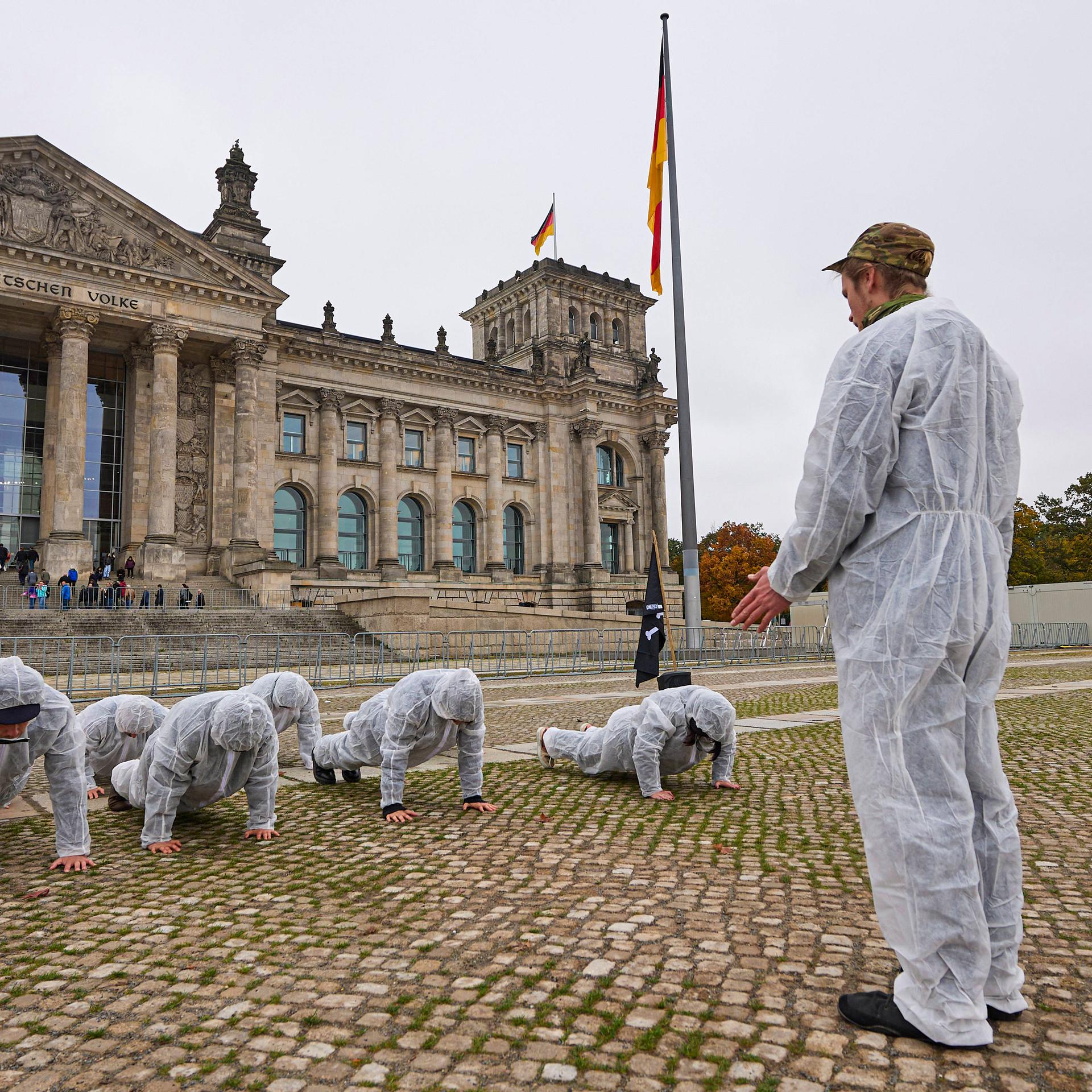 Wehrpflicht - Junge Menschen fordern Mitbestimmung im Bundestag