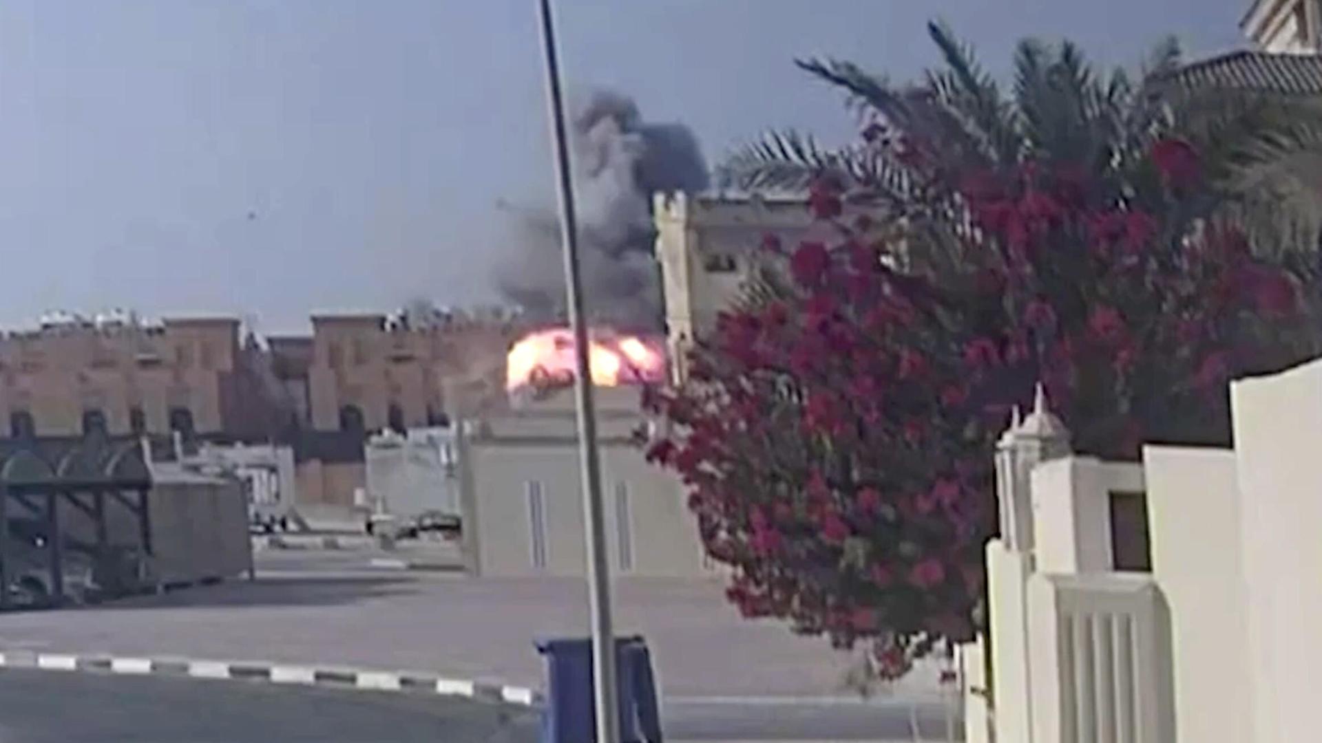 Eine Überwachungskamera zeigt das Feuer nach dem israelischen Anschlag auf Wohngebäude in Katars Hauptstadt Doha. Eine Überwachungskamera zeigt das Feuer nach dem israelischen Anschlag auf Wohngebäude in Katars Hauptstadt Doha.
