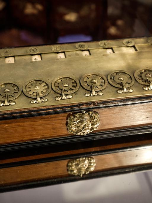 Die erste Rechenmaschine der Welt ist fast 400 Jahre alt. Erfunden von Blaise Pascal,