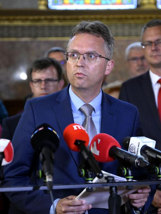 Balázs Hanko, ehemaliger Leiter des Nationalen Kulturfonds (NKA) und Fidesz-Abgeordneter, auf einer Pressekonferenz.
