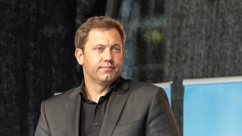 SPD Vorsitzender Lars Klingbeil als Redner bei einer Wahlveranstaltung in Kiel. SPD Vorsitzender Lars Klingbeil als Redner bei einer Wahlveranstaltung in Kiel.