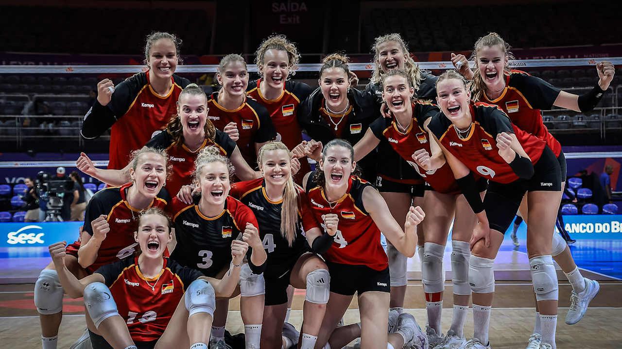 Brasilien, Rio de Janeiro: Die deutschen Volleyballerinnen haben im ersten Pflichtspiel unter ihrem neuen Trainer Giulio Bregoli einen Sieg eingefahren. Brasilien, Rio de Janeiro: Die deutschen Volleyballerinnen haben im ersten Pflichtspiel unter ihrem neuen Trainer Giulio Bregoli einen Sieg eingefahren.