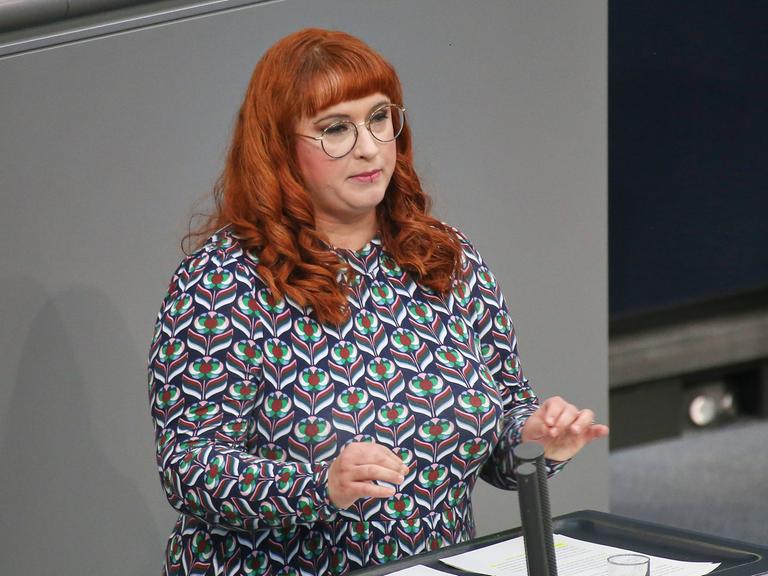 Agnieszka Brugger, Grüne, spricht im Bundestag. 