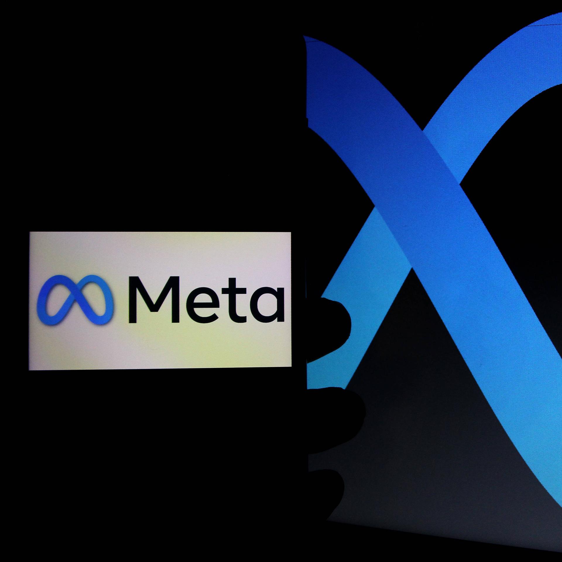 Meta-Schriftzug und Meta-Logo vor schwarzem Hintergrund