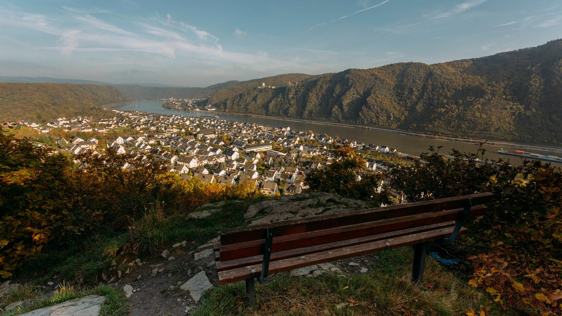 Blick auf Bad Salzig (Rheinland-Pfalz) und den Rhein