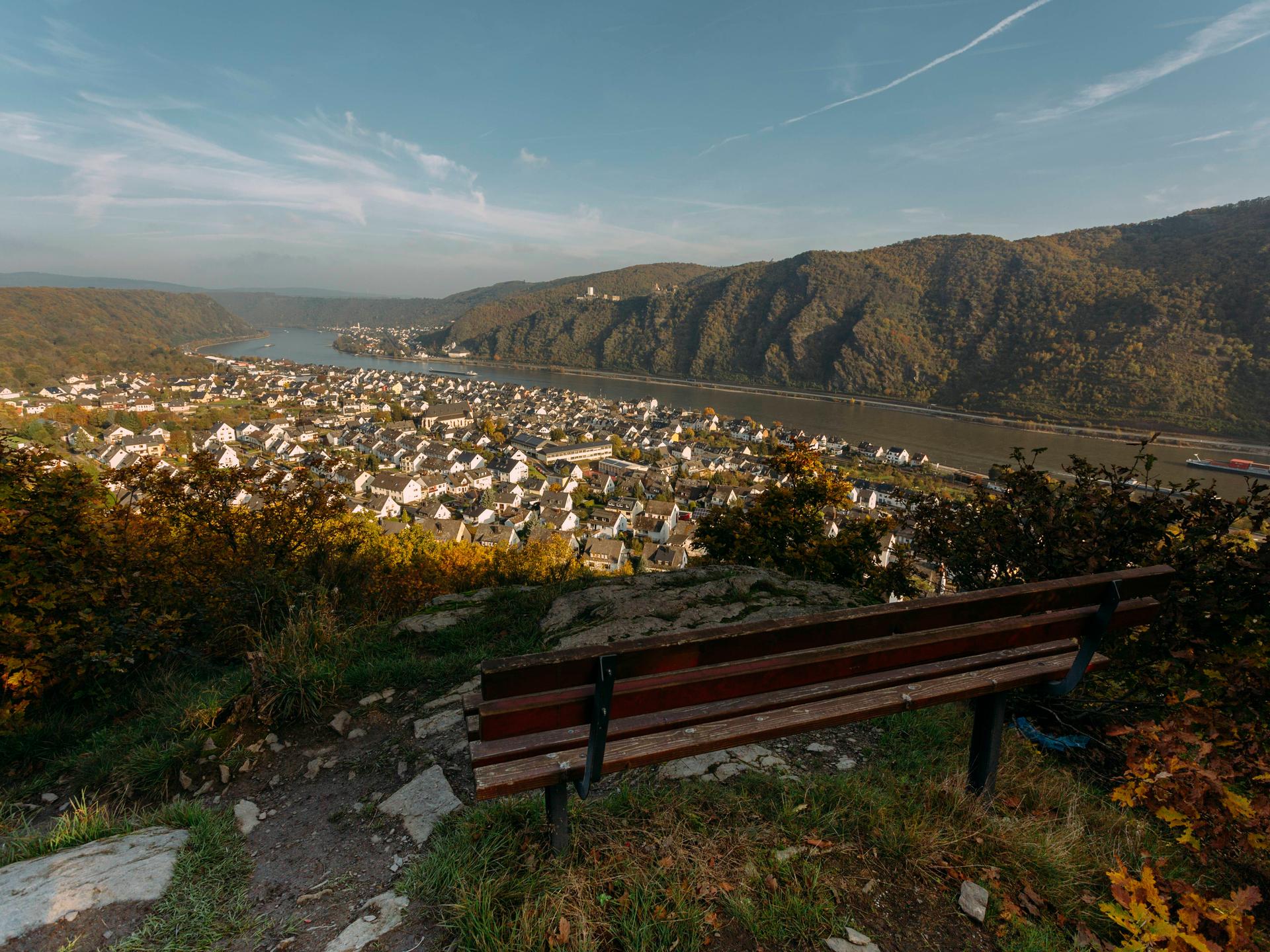 Germany, Rhineland-Palatinate, view to Bad Salzig and Rhine River from above