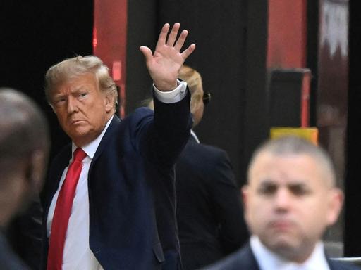 Former US President Donald Trump waves as he arrives at Trump Tower in New York on April 3, 2023. - Trump arrived in New York where he will surrender to unprecedented criminal charges, taking America into uncharted and potentially volatile territory as he seeks to regain the presidency. The 76-year-old Republican, the first US president ever to be criminally indicted, will be formally charged on April 4, 2023 over hush money paid to a porn star during the 2016 election campaign. (Photo by Ed JONES / AFP) / ALTERNATE CROP