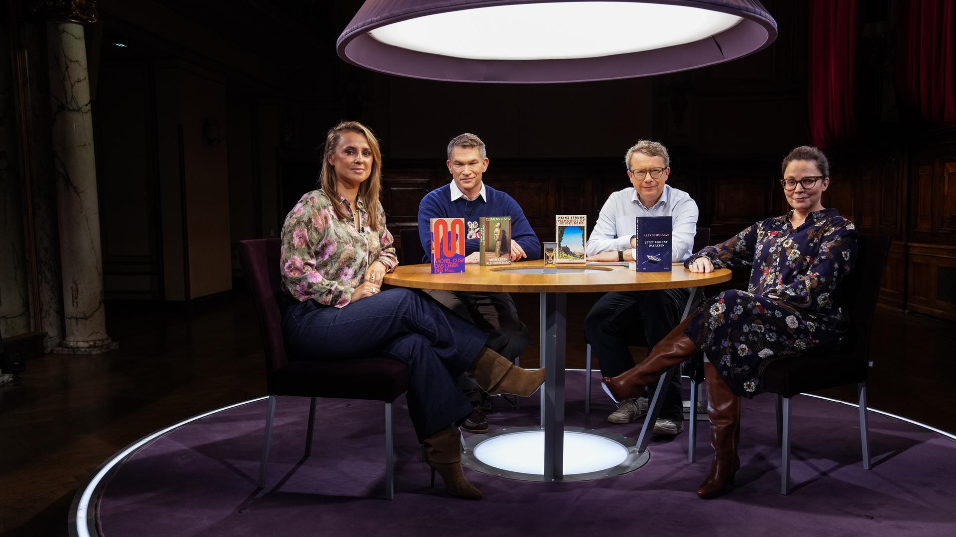 Von links: Jagoda Marinić, Philipp Tingler, Adam Soboczynski und Thea Dorn (Sendung 04.09.2026) Von links: Jagoda Marinić, Philipp Tingler, Adam Soboczynski und Thea Dorn (Sendung 04.09.2026)