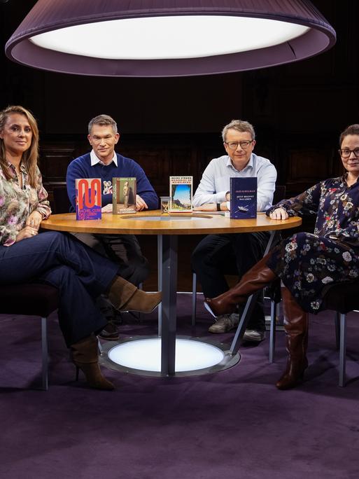 Von links: Jagoda Marinić, Philipp Tingler, Adam Soboczynski und Thea Dorn (Sendung 04.09.2026)