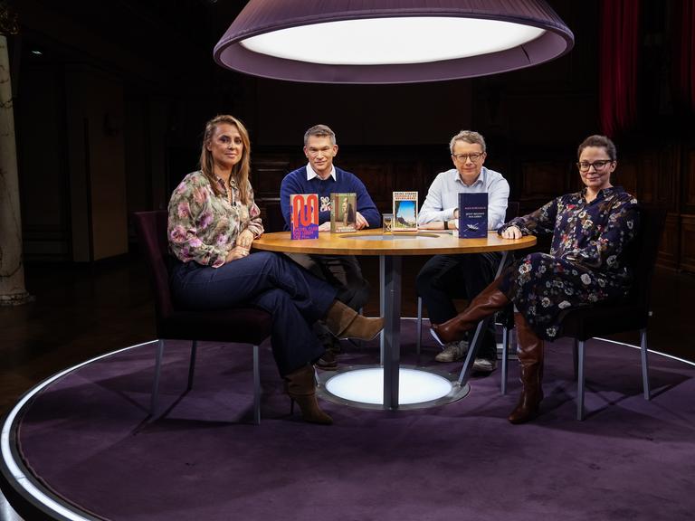 Von links: Jagoda Marinić, Philipp Tingler, Adam Soboczynski und Thea Dorn (Sendung 04.09.2026)