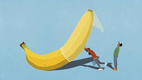 Grafik von zwei Menschen, die vor einer übergroßen Banane stehen, über die ein Kondom gestülpt wurde.