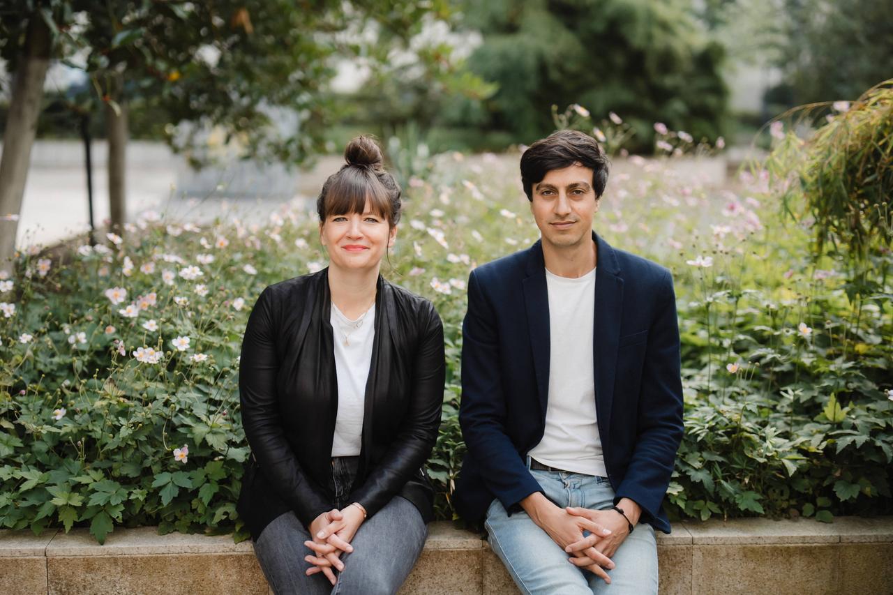 Host und Experte des Podcasts "Schmetterlingseffekt": Sarah Zerback und Bijan Moini
