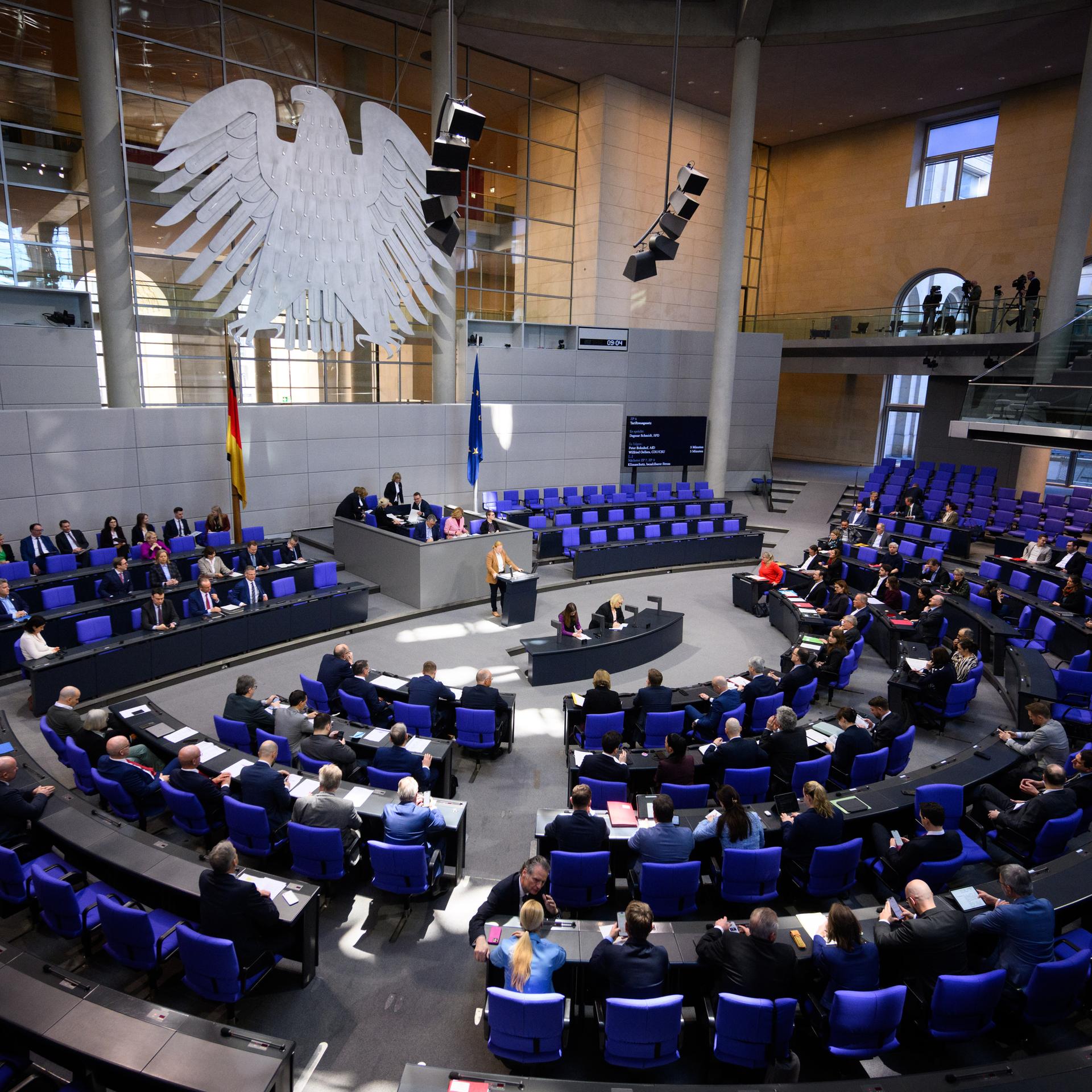 Dagmar Schmidt (SPD) spricht bei der Debatte über das Tariftreuegesetz in der 59. Plenarsitzung der 21. Legislaturperiode im Deutschen Bundestag. 