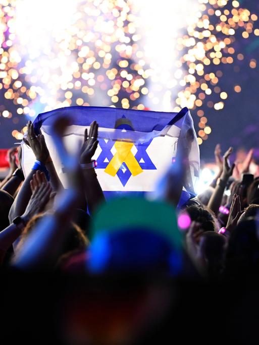 Israelische Fans beim ESC in Basel 2025. 