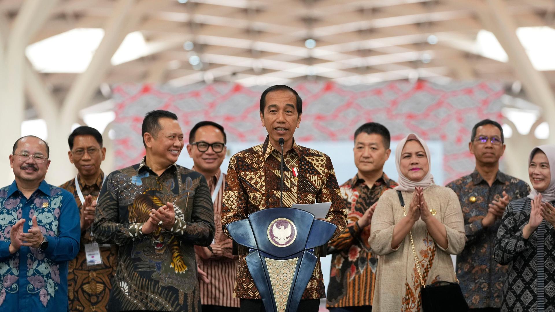 Indonesien - Präsident Widodo eröffnet erste Hochgeschwindigkeits-Bahnverbindung Südostasiens