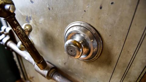 Wer hat den Safe aus der Villa in Vermont gestohlen?