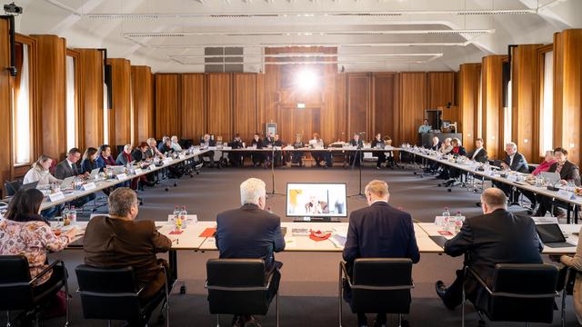 Der Deutschlandradio-Hörfunkrat tagt bei seiner 16. Sitzung in der laufenden Amtsperiode am 2. März 2023, im Raum Dresden des Berliner Funkhauses
