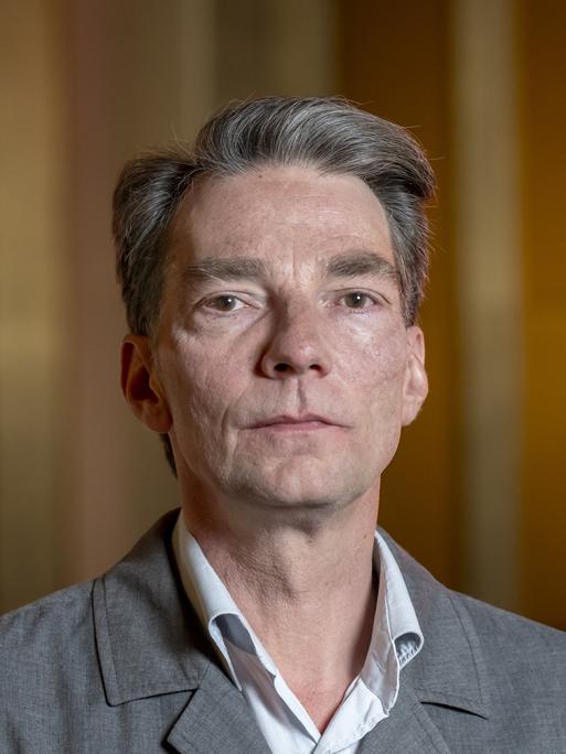 Der deutsche Choreograph Marco Goecke wurde am 22. Mai 2024 neuer künstlerischer Leiter des Balletts am Theater Basel.