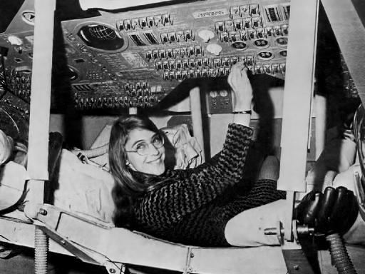 Margaret Hamilton, Leiterin der Softwareentwicklungsabteilung für die Apollo-Mission.