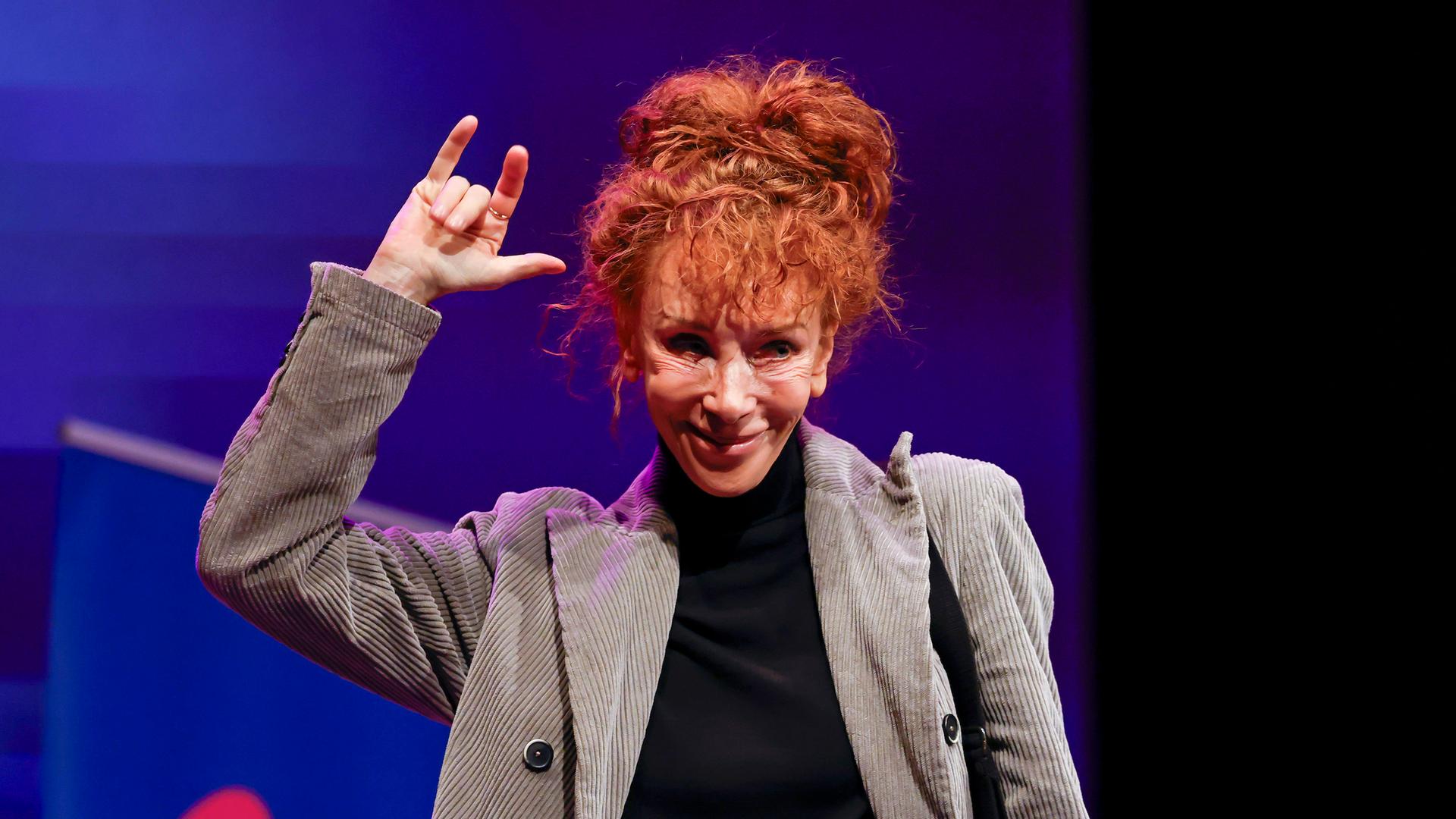 Autorin und Politikerin Sibylle Berg auf der Lit.Cologne Spezial Veranstaltung zur Vorstellung ihres neuen Buchs PNR: La Bella Vita im WDR-Funkhaus. Autorin und Politikerin Sibylle Berg auf der Lit.Cologne Spezial Veranstaltung zur Vorstellung ihres neuen Buchs PNR: La Bella Vita im WDR-Funkhaus.