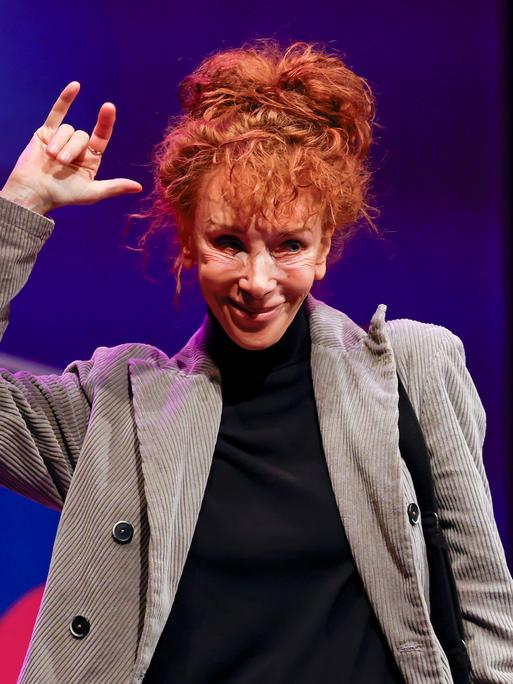 Autorin und Politikerin Sibylle Berg auf der Lit.Cologne Spezial Veranstaltung zur Vorstellung ihres neuen Buchs PNR: La Bella Vita im WDR-Funkhaus.  Autorin und Politikerin Sibylle Berg auf der Lit.Cologne Spezial Veranstaltung zur Vorstellung ihres neuen Buchs PNR: La Bella Vita im WDR-Funkhaus.