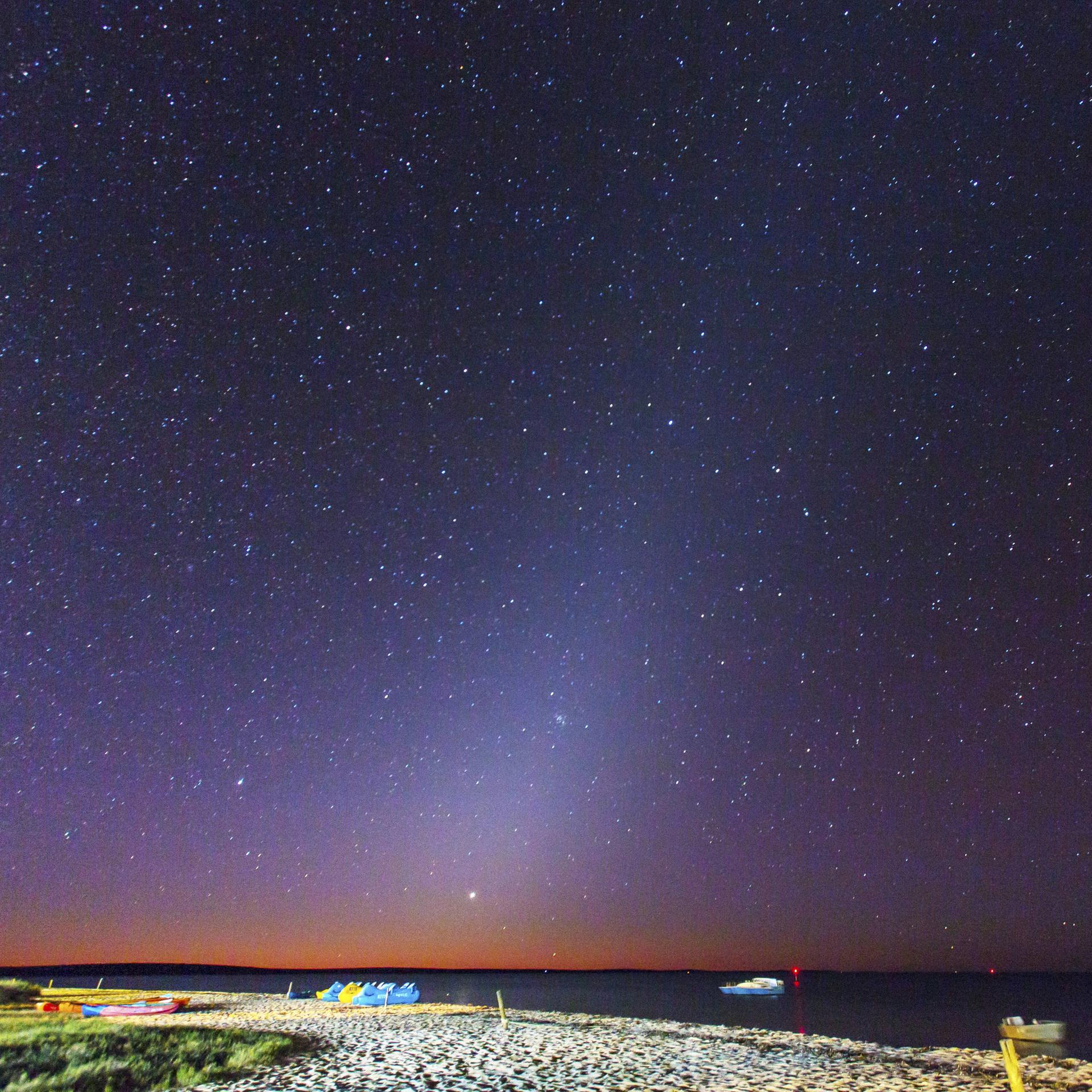 Zodiakallicht - Brian Mays kosmischer Staub am Abendhimmel