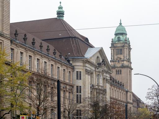Das Kammergerichts in Berlin-Moabit. Außenansicht des Altbaus von der Straßenseite. 