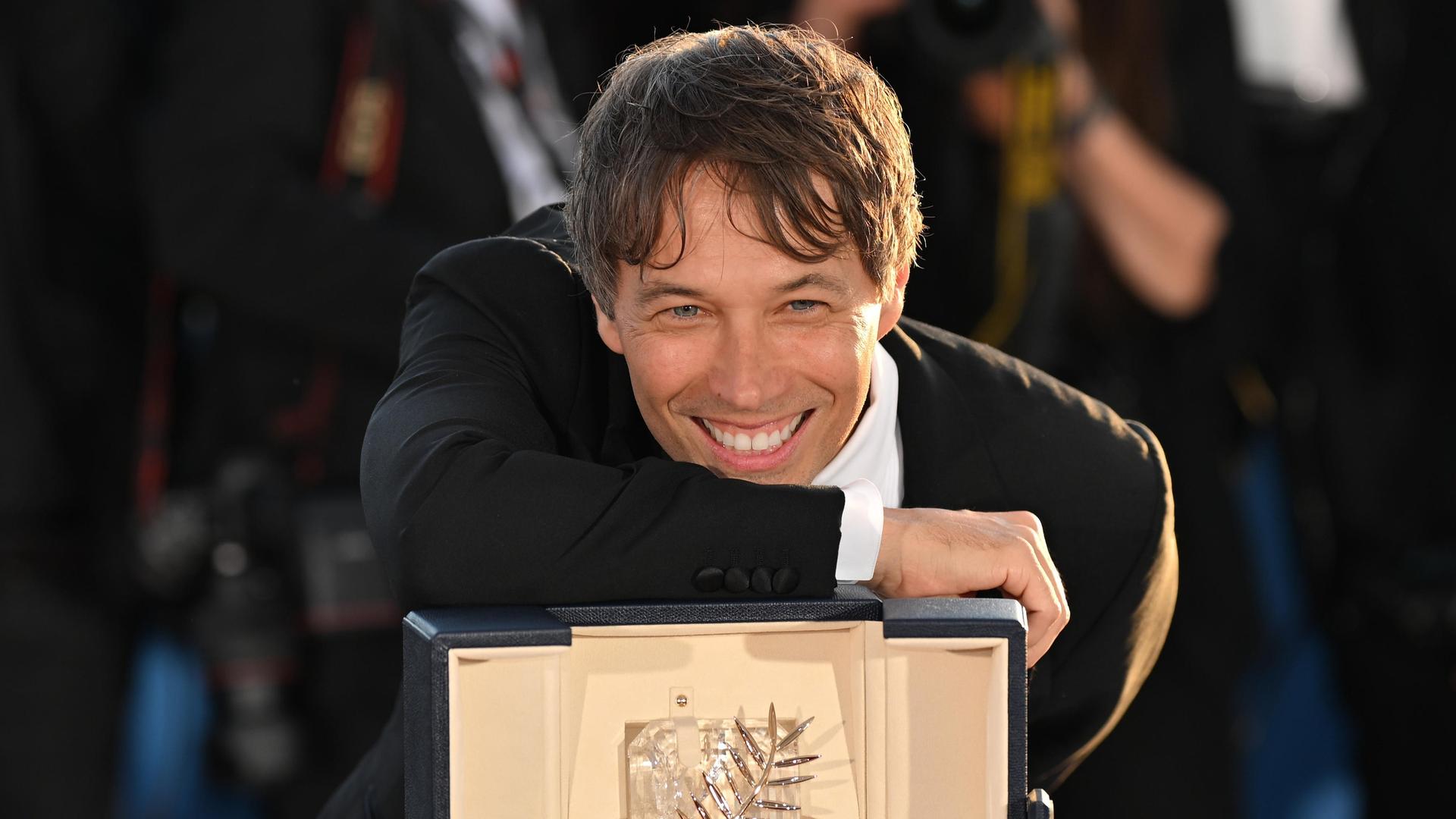 Verleihung der Goldenen Palme beim 77. Internationalen Filmfestival in Cannes am 25. Mai 2024 an US-Regisseur Sean Baker für "Anora".