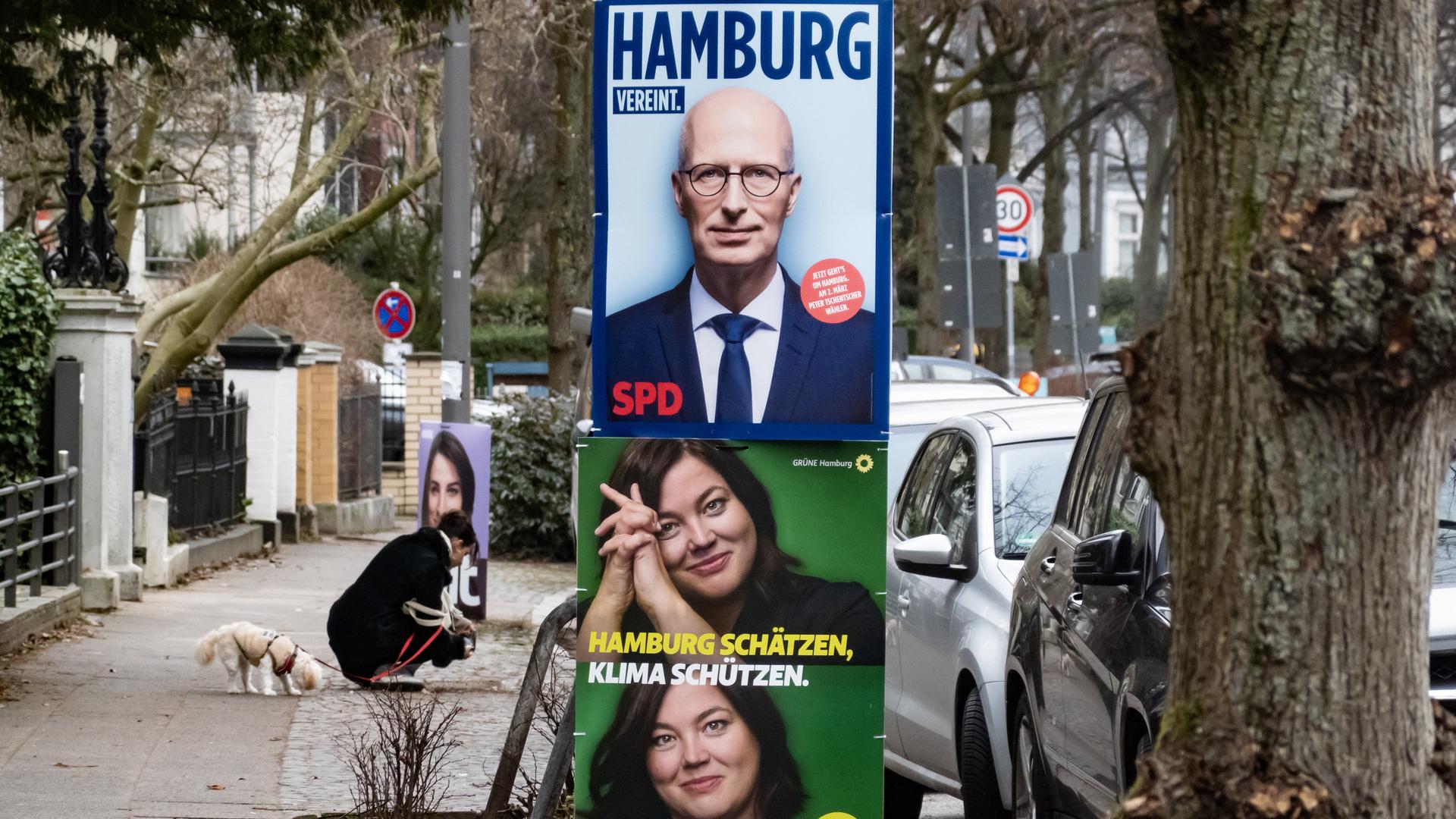 Wahlplakate mit Bildern von Peter Tschentscher (SPD) und Katharina Fegebank (Grüne) für die Bürgerschaft in Hamburg