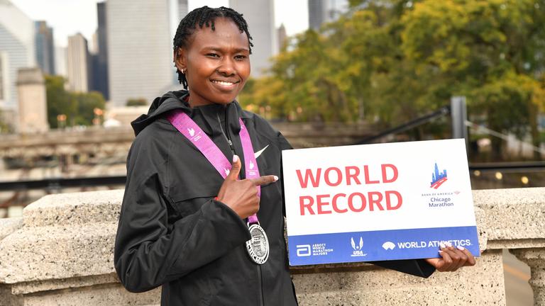 Marathon - Die Kenianerin Ruth Chepngetich Läuft Weltrekord