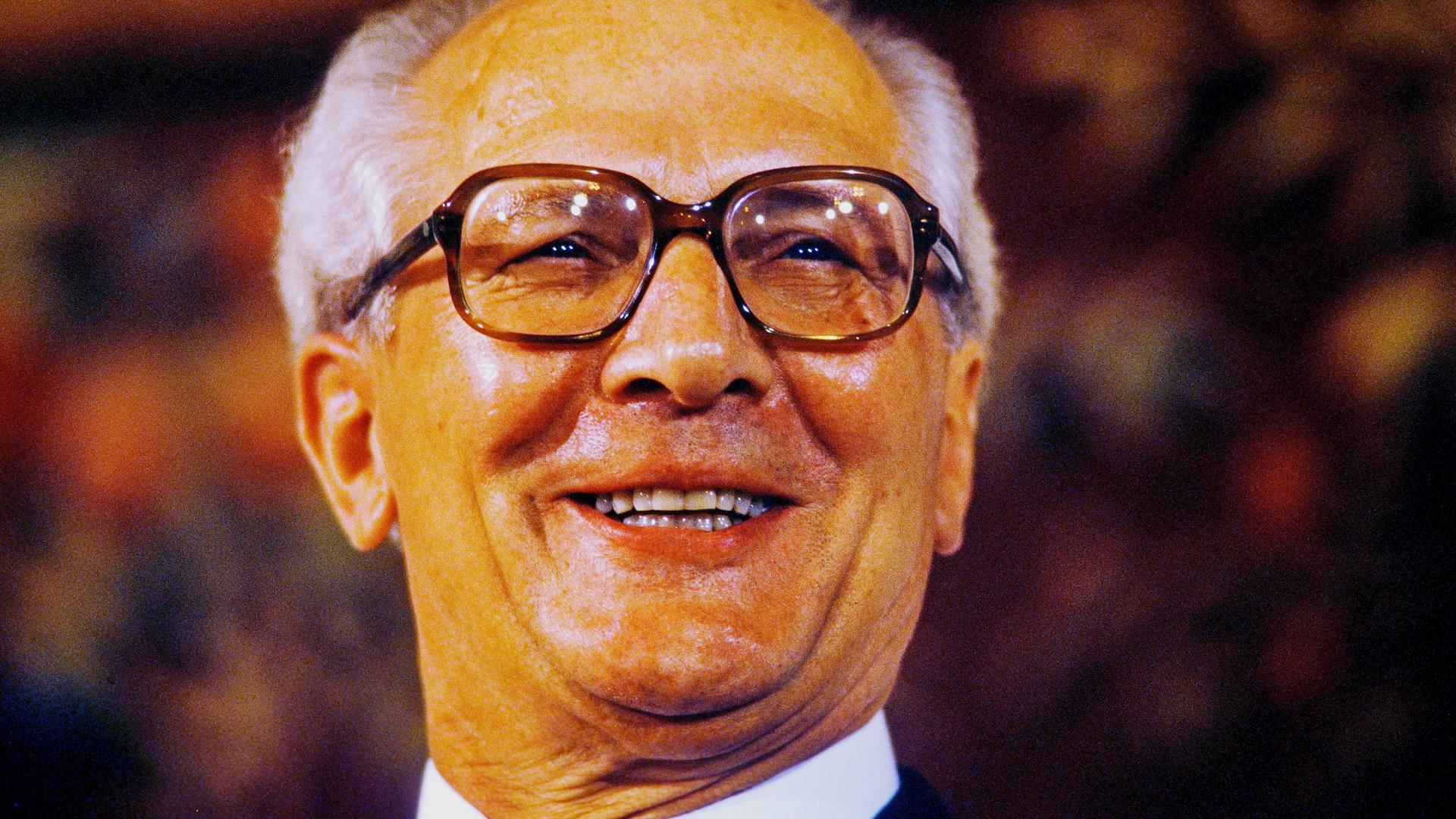 Erich Honecker in Großaufnahme. Er lacht Erich Honecker in Großaufnahme. Er lacht