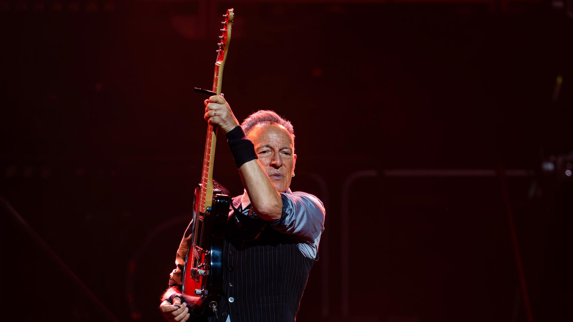 Bruce Springsteen bei einem Auftritt am 20. April im Rahmen seiner aktuellen "Land of Hope and Dreams"-Tour in Newark, New Jersey.