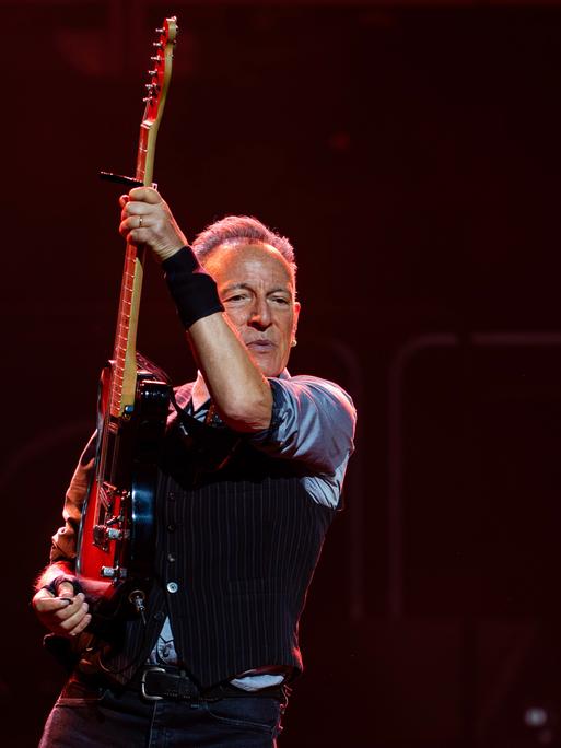Bruce Springsteen bei einem Auftritt am 20. April im Rahmen seiner aktuellen "Land of Hope and Dreams"-Tour in Newark, New Jersey.