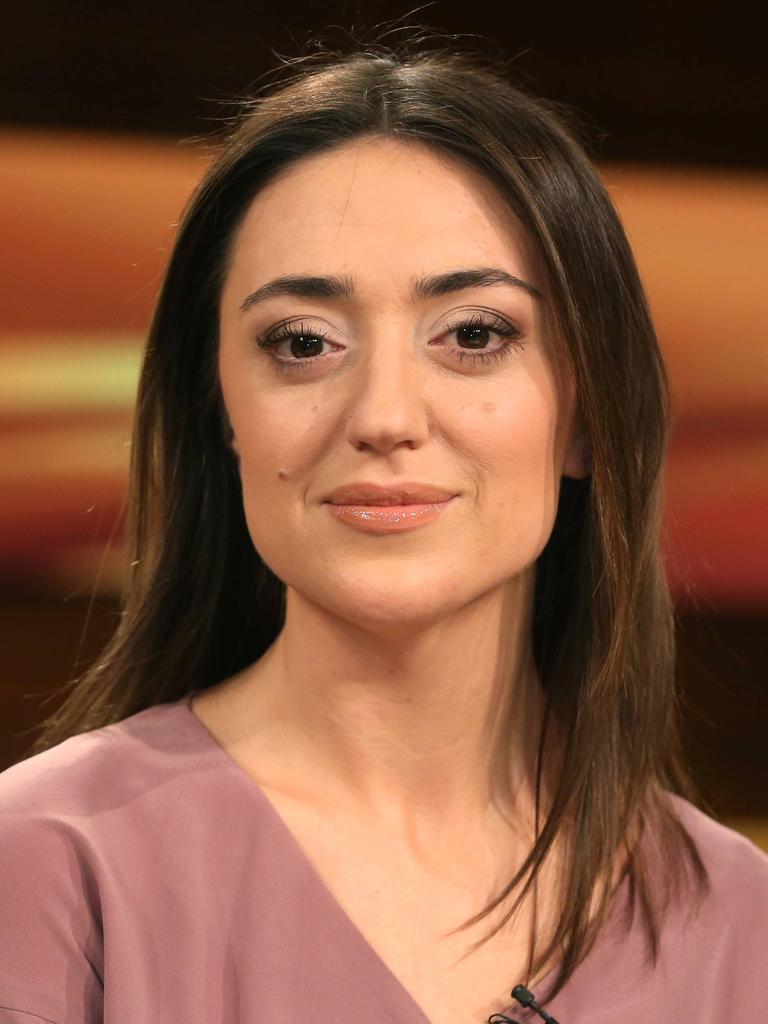 Nataliia Fiebrig (Ukrainische Journalistin) in der ARD-Talkshow ANNE WILL am 11.02.2015 in Berlin Thema der Sendung: Friedensgipfel für die Ukraine - Lenkt Putin ein?