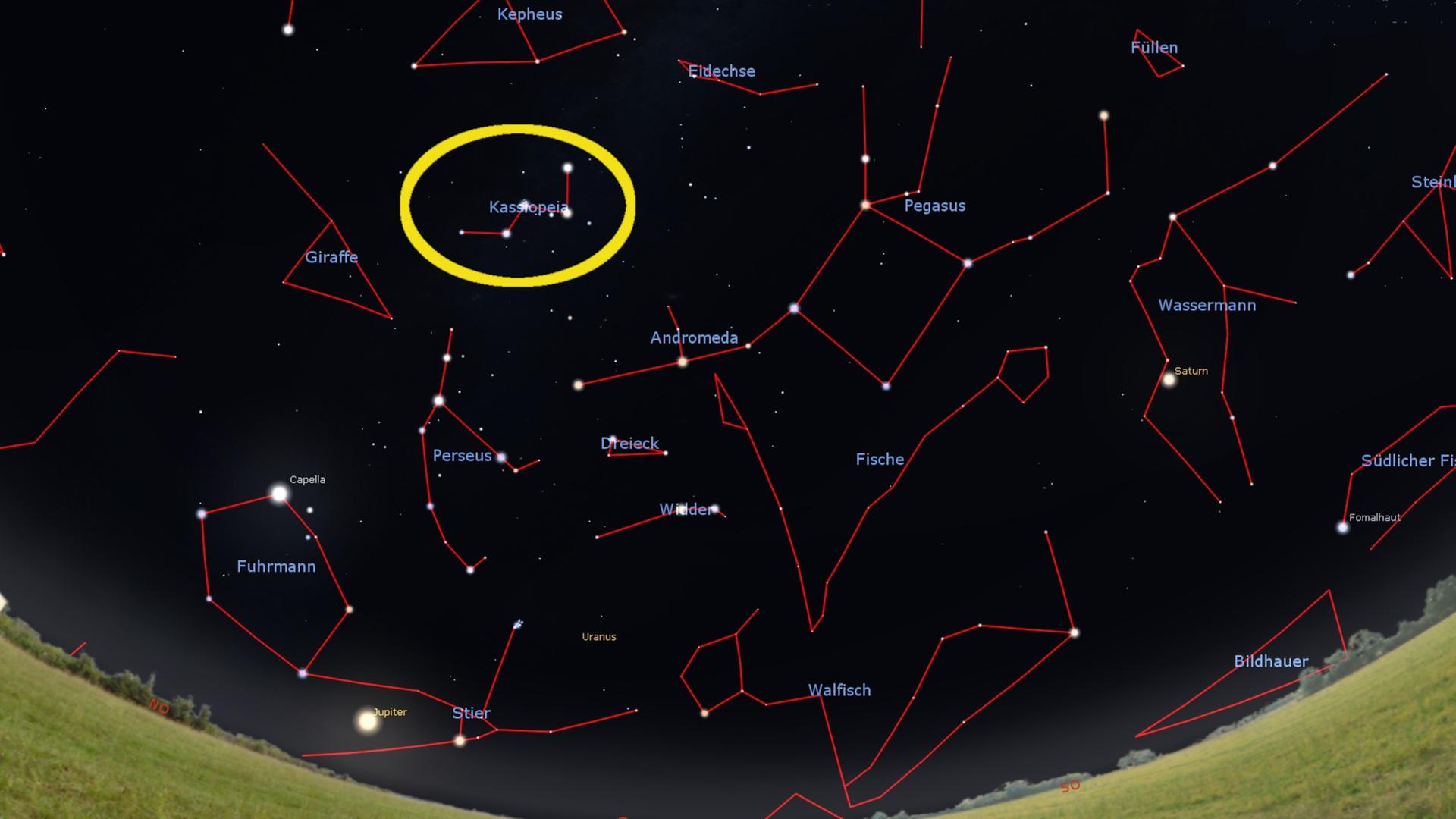 Das Sternbild Kassiopeia am Nachthimmel. 