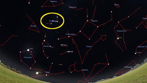 Das Sternbild Kassiopeia am Nachthimmel. 