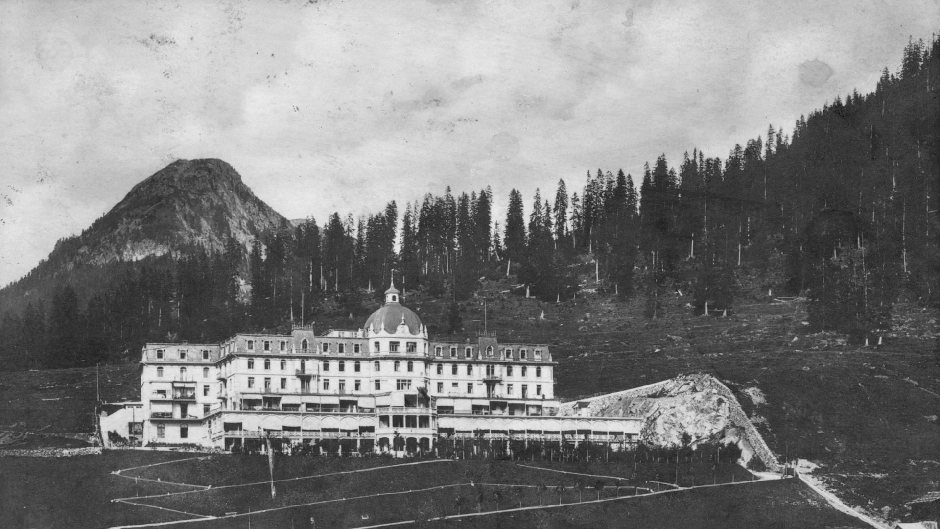 Eine historische Aufnahmen des Kurhaus in Davos, das Sanatorium in dem der Roman von Thomas Mann spielt.