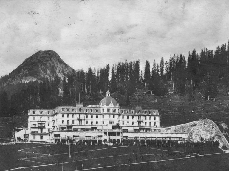 Eine historische Aufnahmen des Kurhaus in Davos, das Sanatorium in dem der Roman von Thomas Mann spielt.