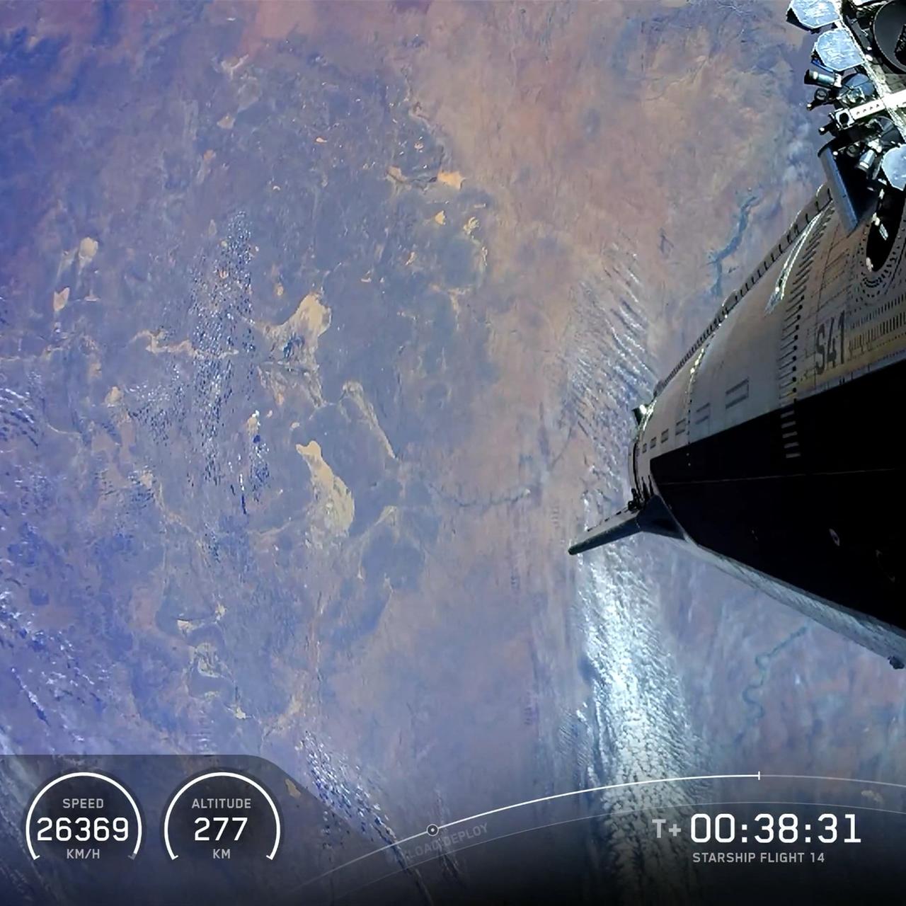 Ein Bildschirm-Foto aus einem Live-Webcast von SpaceX zeigt, wie die Rakete Starship -Satelliten in die Umlaufbahn bringt.